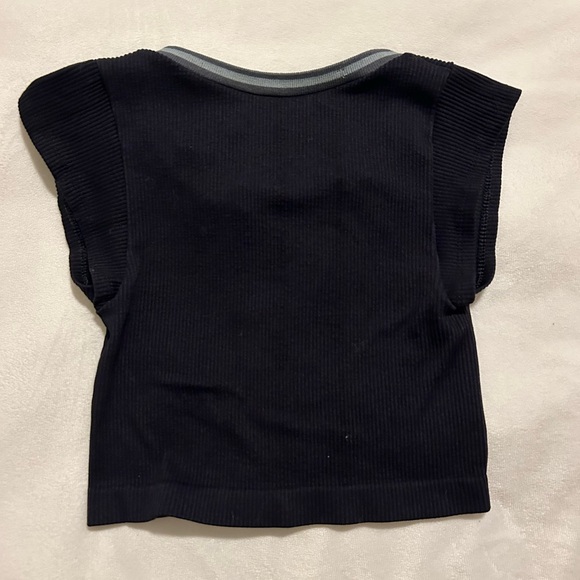 urban tank top - Picture 2 of 4